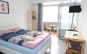 Pension Highway 3 - Bielefeld Paderborner Strasse 290